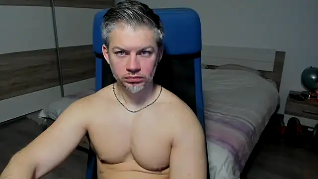 Snapshot of RobbyShawz chatting on 02.06.25 RobbyShawz online show from 02.06.25