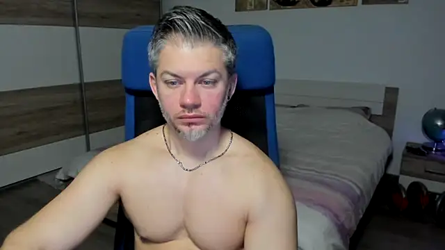 Snapshot of RobbyShawz chatting on 02.07.25 RobbyShawz online show from 02.07.25