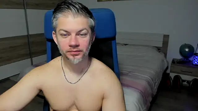 Snapshot of RobbyShawz chatting on 02.10.25 RobbyShawz online show from 02.10.25