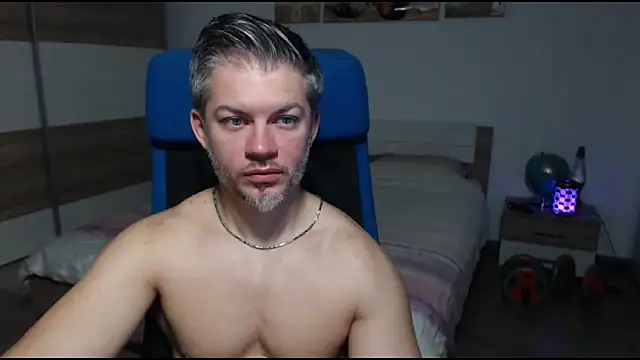 Snapshot of RobbyShawz chatting on 02.15.25 RobbyShawz online show from 02.15.25