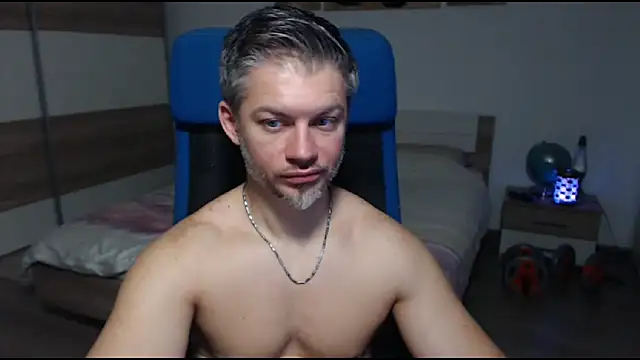 Snapshot of RobbyShawz chatting on 02.15.25 RobbyShawz online show from 02.15.25