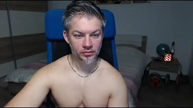 Snapshot of RobbyShawz chatting on 02.16.25 RobbyShawz online show from 02.16.25