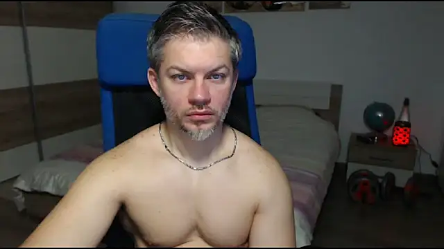 Snapshot of RobbyShawz chatting on 02.19.25 RobbyShawz online show from 02.19.25