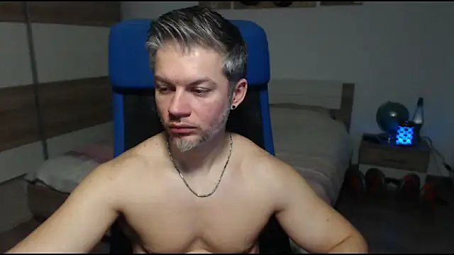Snapshot of RobbyShawz chatting on 02.22.25 RobbyShawz online show from 02.22.25