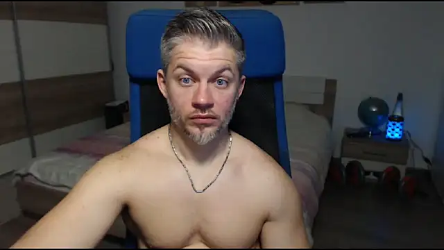Snapshot of RobbyShawz chatting on 02.24.25 RobbyShawz online show from 02.24.25