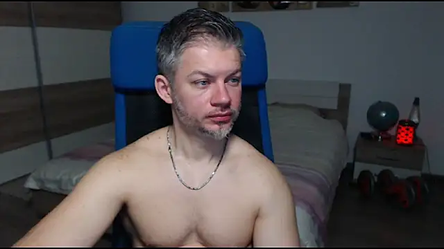 Snapshot of RobbyShawz chatting on 03.12.25 RobbyShawz online show from 03.12.25