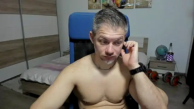 Snapshot of RobbyShawz chatting on 02.01.26 RobbyShawz online show from 02.01.26