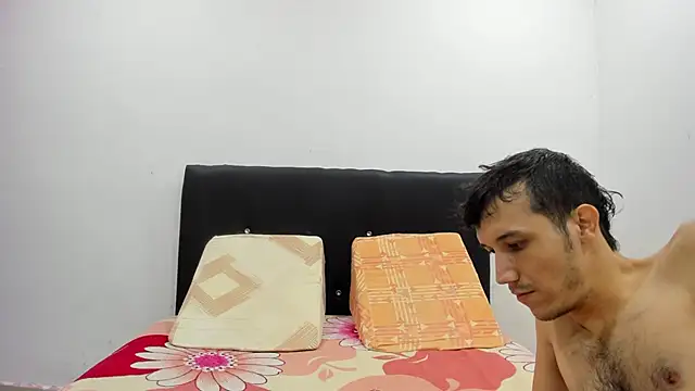 Snapshot of Andrewandzoe chatting on 10.14.25 Andrewandzoe online show from 10.14.25