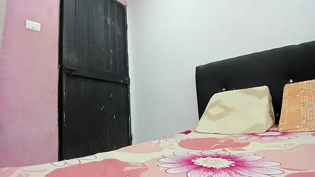 Snapshot of Andrewandzoe chatting on 11.25.25 Andrewandzoe online show from 11.25.25