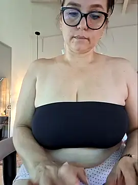 MariaPau 83 online show from 10.19.25