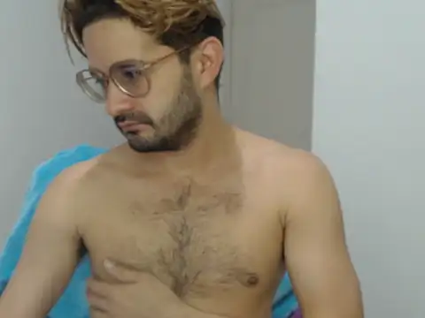 Snapshot of peterannaud chatting on 09.29.25 peterannaud online show from 09.29.25