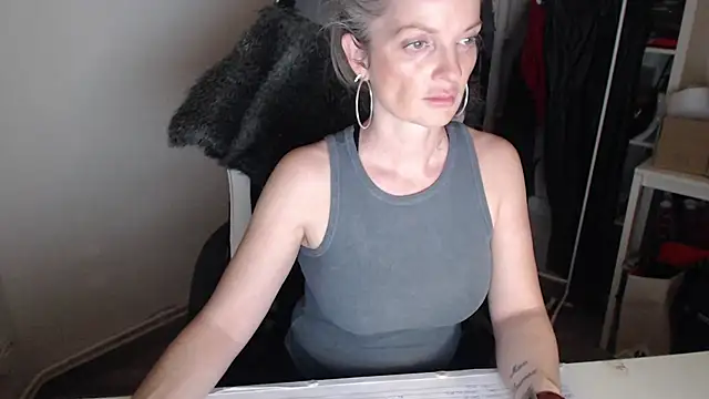 Sabdeluxe online show from 01.15.25