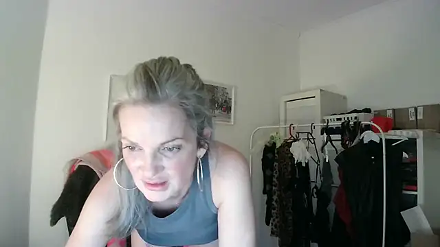 Sabdeluxe online show from 01.18.25