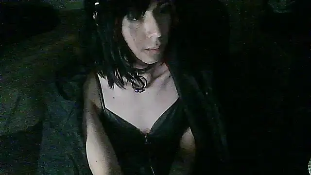 Snapshot of crystalxh chatting on 10.10.25 crystalxh online show from 10.10.25