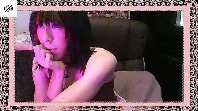 Snapshot of crystalxh chatting on 10.16.25 crystalxh online show from 10.16.25