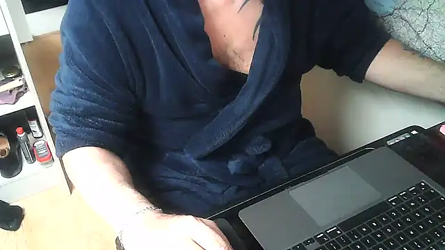 Snapshot of DUDURA@xh chatting on 01.06.25 DUDURAxh online show from 01.06.25