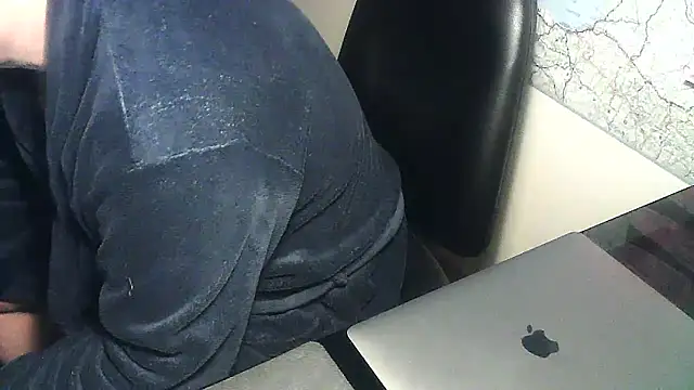 Snapshot of DUDURA@xh chatting on 01.31.25 DUDURAxh online show from 01.31.25