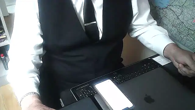 Snapshot of DUDURA@xh chatting on 02.03.25 DUDURAxh online show from 02.03.25