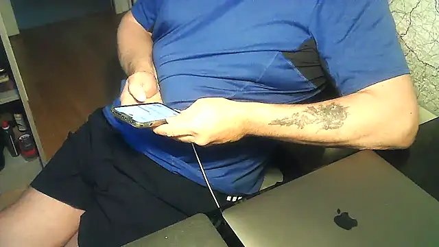 Snapshot of DUDURA@xh chatting on 02.11.25 DUDURAxh online show from 02.11.25