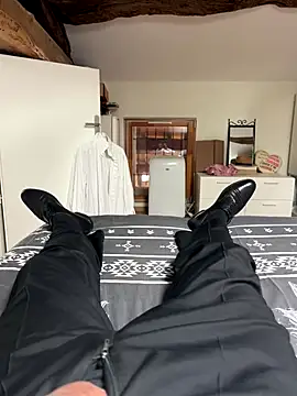 Snapshot of DUDURA@xh chatting on 09.08.25 DUDURAxh online show from 09.08.25