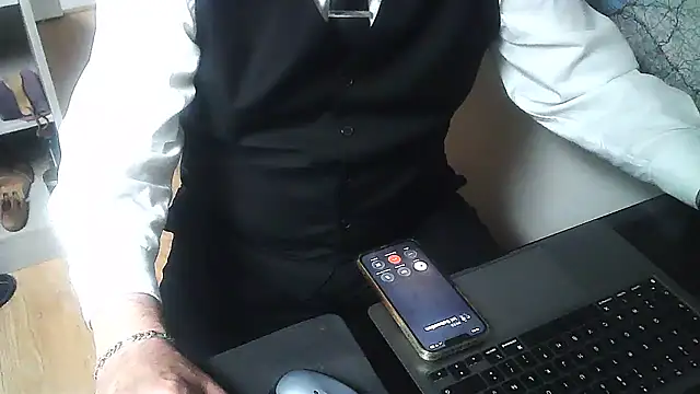 Snapshot of DUDURA@xh chatting on 10.14.25 DUDURAxh online show from 10.14.25