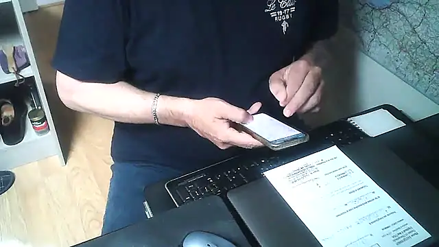 Snapshot of DUDURA@xh chatting on 10.21.25 DUDURAxh online show from 10.21.25