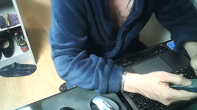 Snapshot of DUDURA@xh chatting on 02.24.26 DUDURAxh online show from 02.24.26