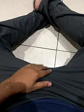 Snapshot of luciferdxm5 chatting on 11.10.25 luciferdxm5 online show from 11.10.25