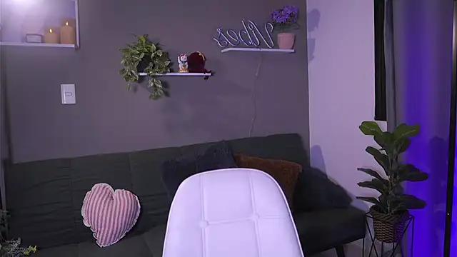 HannahEvanss online show from 10.13.25