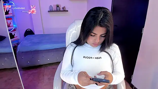 Catalinaa martinez online show from 12.13.24