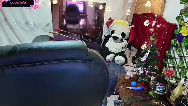 Snapshot of elektra_32 chatting on 12.15.24 elektra 32 online show from 12.15.24