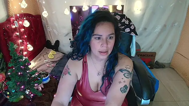 Snapshot of elektra_32 chatting on 12.20.24 elektra 32 online show from 12.20.24