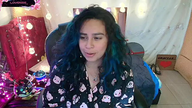 Snapshot of elektra_32 chatting on 12.21.24 elektra 32 online show from 12.21.24