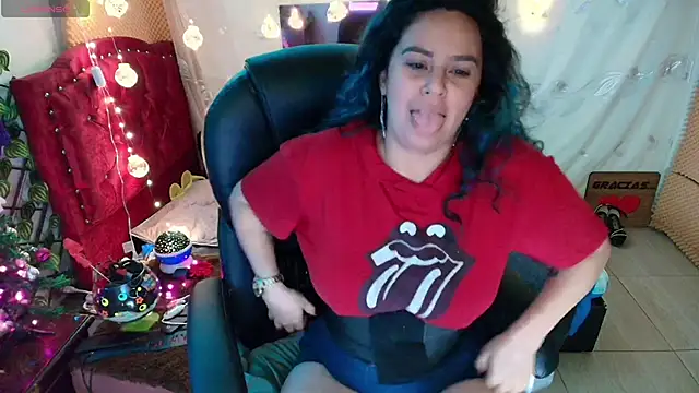 Snapshot of elektra_32 chatting on 12.23.24 elektra 32 online show from 12.23.24