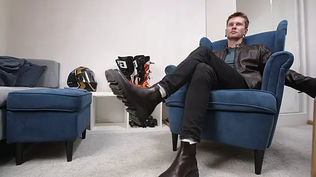 Snapshot of kevin-park chatting on 09.20.25 kevin-park online show from 09.20.25