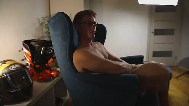 Snapshot of kevin-park chatting on 10.10.25 kevin-park online show from 10.10.25