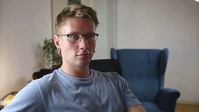 Snapshot of kevin-park chatting on 10.11.25 kevin-park online show from 10.11.25