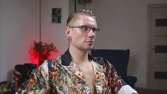 Snapshot of kevin-park chatting on 10.13.25 kevin-park online show from 10.13.25