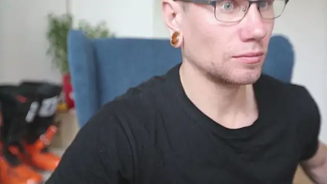 Snapshot of kevin-park chatting on 10.15.25 kevin-park online show from 10.15.25