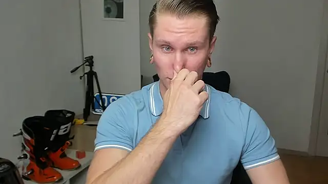 Snapshot of kevin-park chatting on 10.19.25 kevin-park online show from 10.19.25