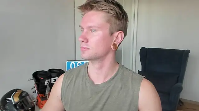 Snapshot of kevin-park chatting on 10.21.25 kevin-park online show from 10.21.25