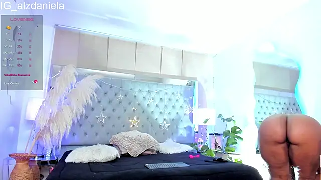 Snapshot of Kaitlyn_Brwon chatting on 10.01.25 Kaitlyn Brwon online show from 10.01.25