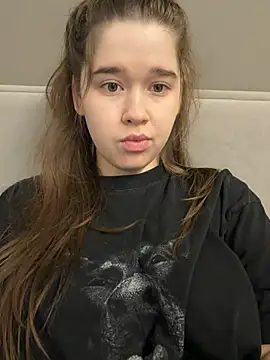 Snapshot of HornyGirlH chatting on 04.19.26 HornyGirlH online show from 04.19.26