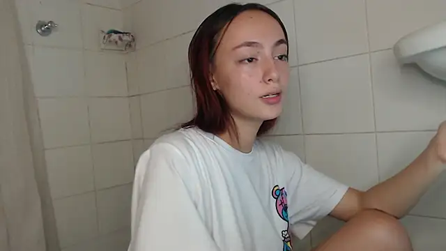 Snapshot of nathaly_bird chatting on 01.28.25 nathaly bird online show from 01.28.25