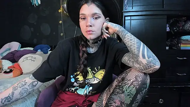 Snapshot of Lilmarieee chatting on 11.19.25 Lilmarieee online show from 11.19.25