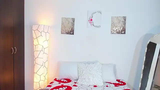 SarahCinnamon- online show from 02.14.26