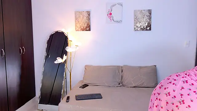 SarahCinnamon- online show from 04.21.26