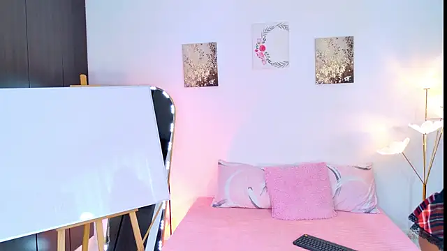 SarahCinnamon- online show from 06.04.26