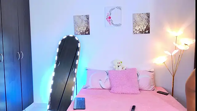SarahCinnamon- online show from 06.09.26