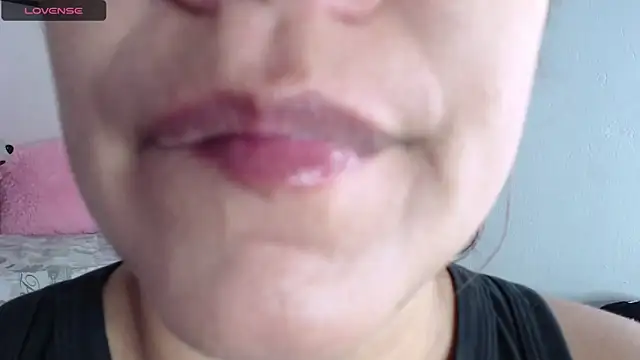 Snapshot of emiligrey_ chatting on 12.31.24 emiligrey online show from 12.31.24